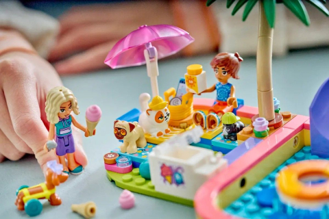 Lego friends o zi distractiva in parcul acvatic 42676 varsta 6 ani -11 ani [5]