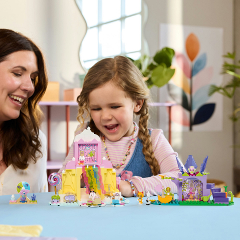  LEGO Gabby s Dollhouse Muntele de dulciuri si gradina Miau-Zânei pentru copii cu varsta de 4 + ani [6]