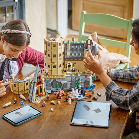  LEGO Harry Potter  Castelul Hogwarts: Turnul principal, copii varsta  10 + ani [5]