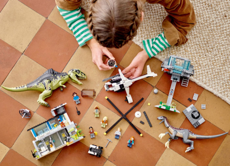 Lego jurassic world Atacul Giganotozaurului ?i Therizinosaurului, varsta de la 9 ani la 14 ani [5]