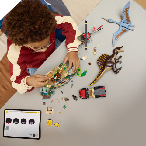  LEGO Jurassic World  Misiune aeriana cu Spinosaurus si Quetzalcoatlus copii cu varsta 8 + ani [4]