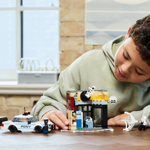 LEGO Marvel: Spider-Verse - Miles Morales vs. Spot 76311, 9 ani+, 375 piese, varsta de la 9 ani la 11 ani [2]