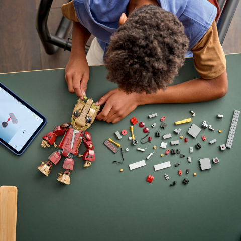  LEGO Marvel Super Heroes  Groot în uniformă Ravager copii cu varsta 10 + ani [7]