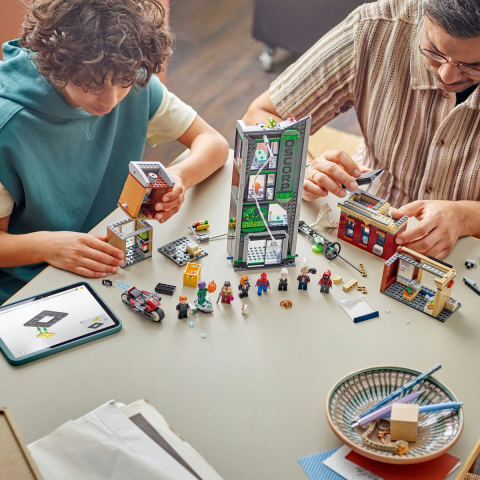  LEGO Marvel Super Heroes Omul-Paianjen vs Oscorp pentru copii cu varsta de 10 + ani [3]