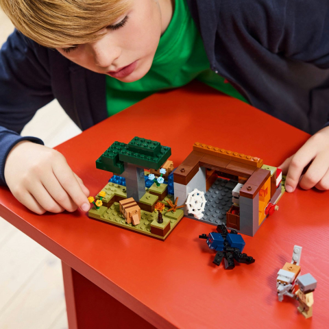 Lego minecraft expeditia de minerit cu tatu 21269, varsta de la 8 ani la 10 ani [4]