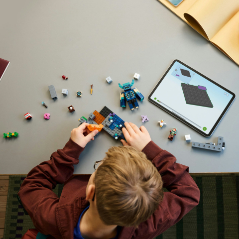  LEGO Minecraft  Întâlnirea cu Temnicerul, copii varsta  7 + ani [3]