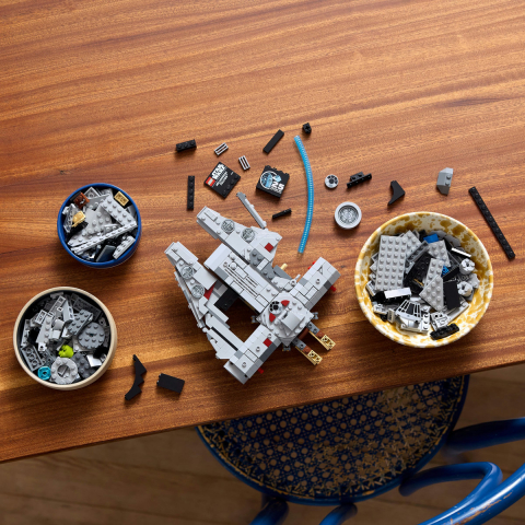 LEGO Star Wars: Millennium Falcon 75375, 18 ani+, 921 piese, varsta de la 14 ani la +15 ani [2]