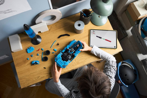 Lego technic chevrolet corvette stingray albastru 42217 copii varsta 9 ani - +15 ani [4]