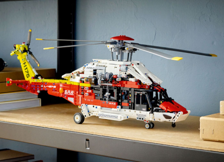 Lego technic Elicopter Airbus H175, varsta de la 11 ani la +15 ani [5]