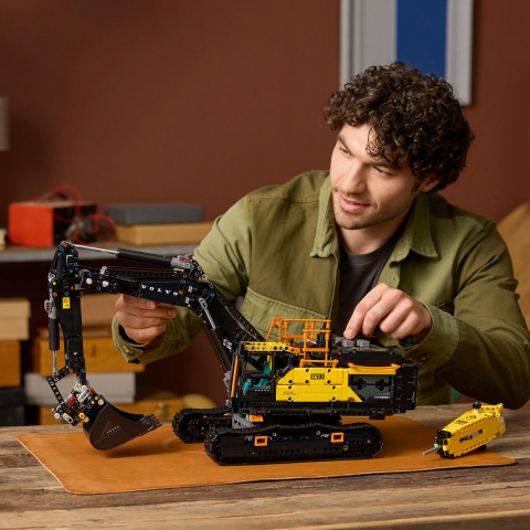  LEGO Technic Excavator Volvo EC500 Hybrid pentru copii cu varsta de 18 + ani [7]