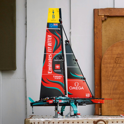 LEGO Technic Iahtul Emirates Team New Zealand AC75, varsta de la 14 ani la +15 ani [5]