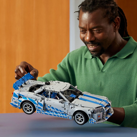  LEGO Technic Masina Nissan Skyline GT-R (R34) din Mai furios, mai iute pentru copii cu varsta de 18 + ani [7]