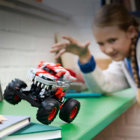 LEGO Technic: Monster Jam ThunderROARus cu motor cu arc 42200, 7 ani+, 232 piese, varsta de la 7 ani la 9 ani [5]
