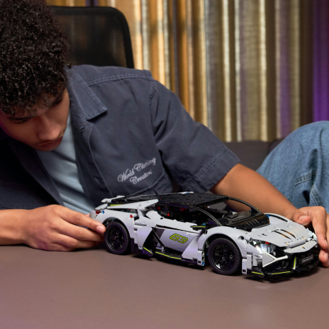  LEGO Technic Supermasina sport Lamborghini Revuelto pentru copii cu varsta de 10 + ani [4]