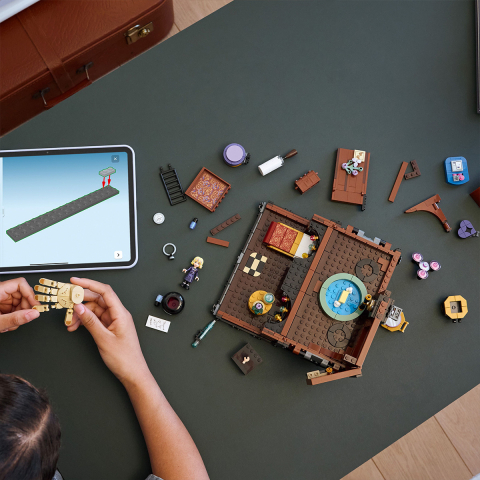  LEGO Wednesday  Apartamentul lui Mână copii cu varsta 10 + ani [5]