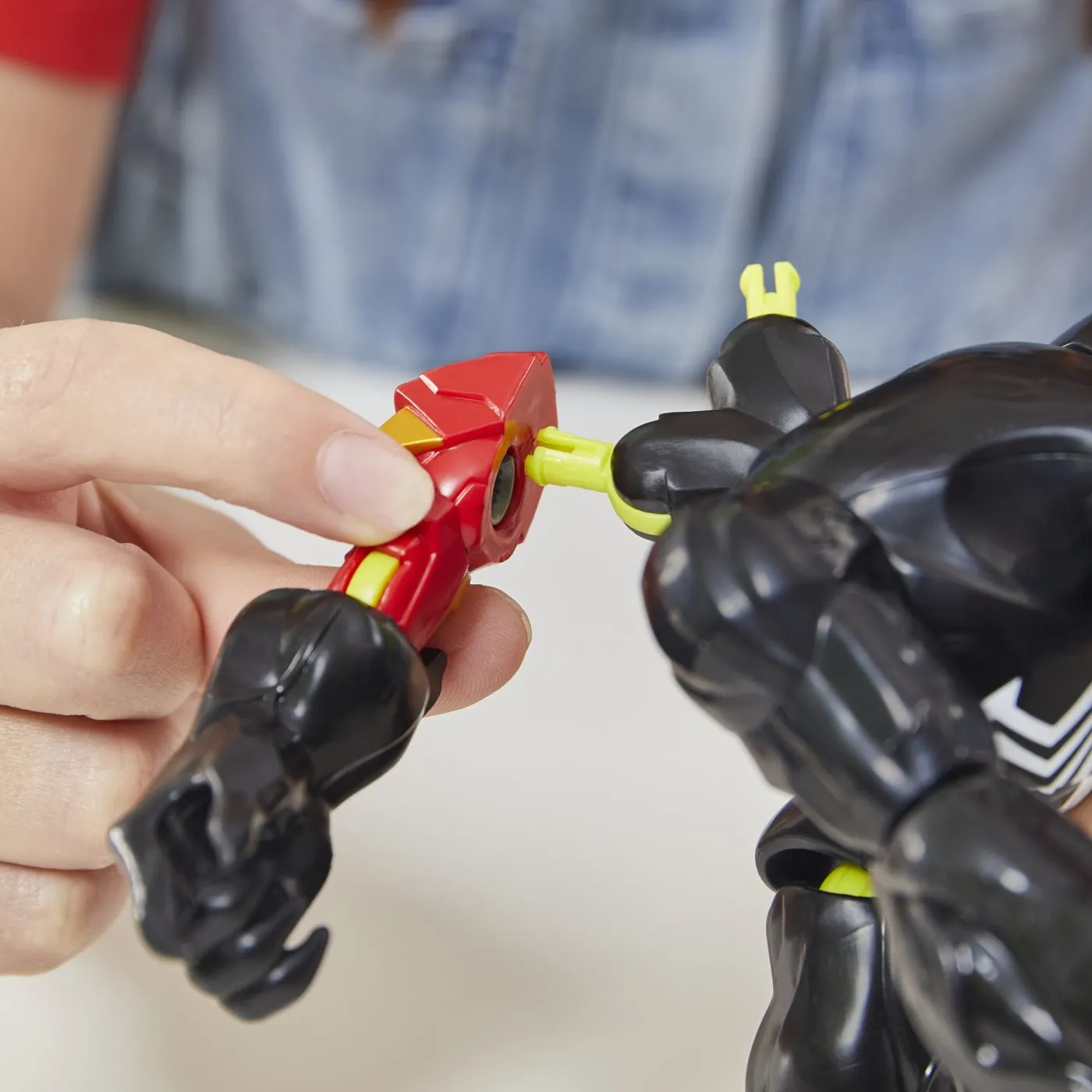 Marvel avengers mix mashers figurina venom cu accesorii 12cm, copii varsta 4 ani pana la 8 ani [5]