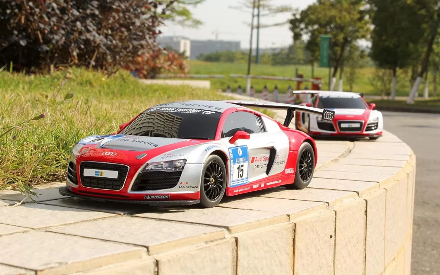 Masina cu telecomanda audi r8 lms performance scara 1 la 18, varsta de la 3 ani la +15 ani [3]