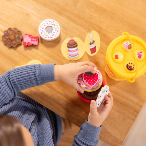Melissa and doug play to go set de joaca briose si fursecuri la pachet copii varsta 3 ani - 10 ani [4]
