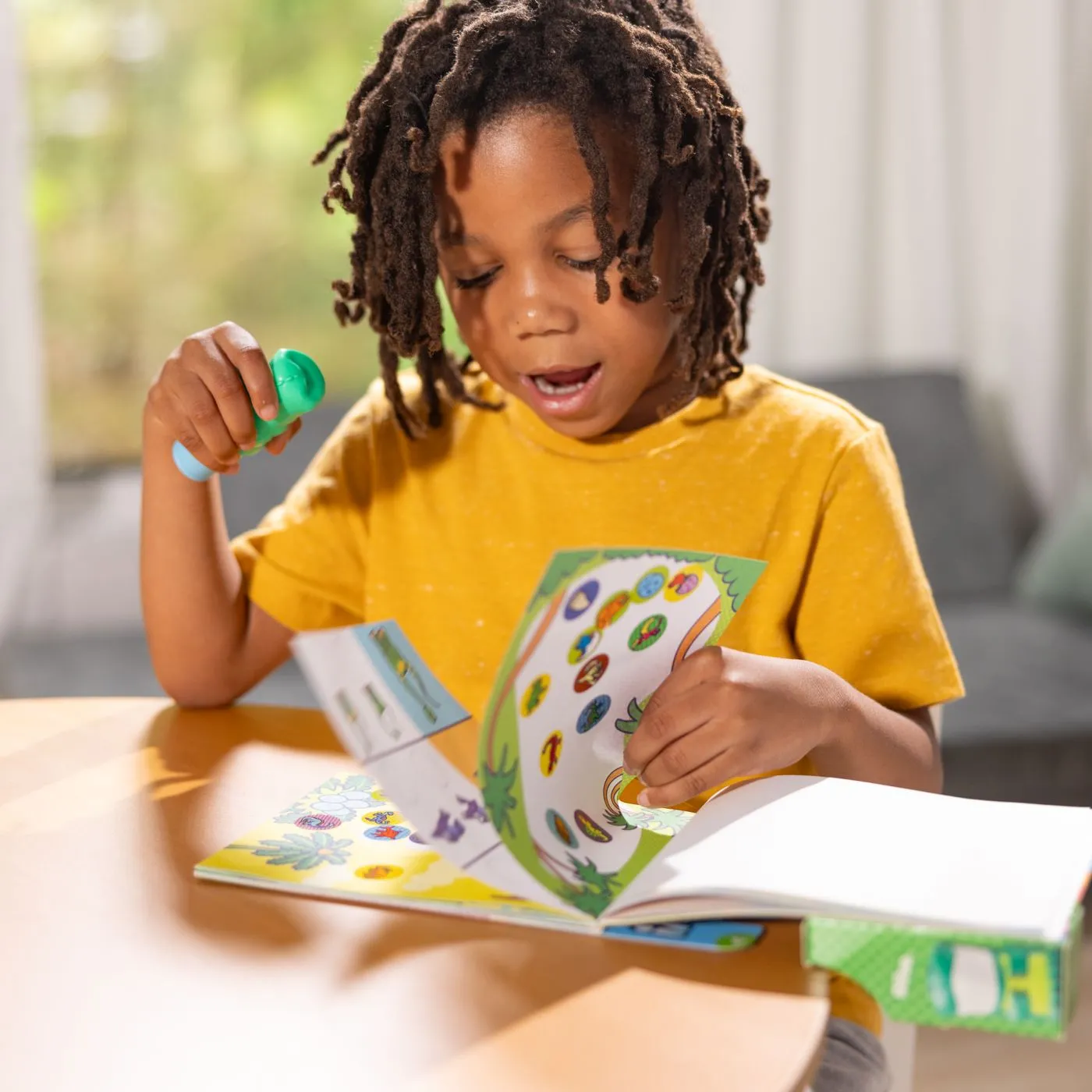 Melissa and doug set de joaca autocolante si stampila reincarcabila dinozaur, copii 3 ani-7 ani [5]