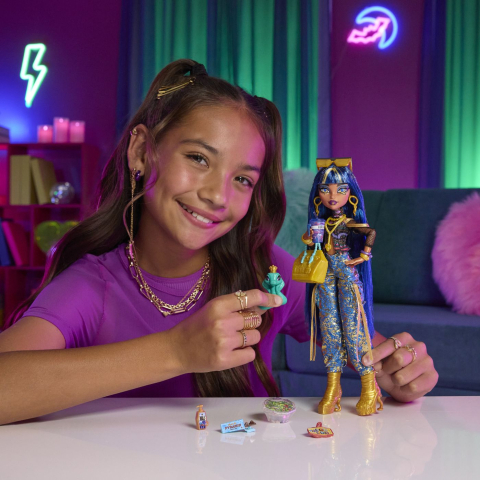 Monster high papusa cleo denile cu accesorii copii varsta 4 ani - 9 ani [3]