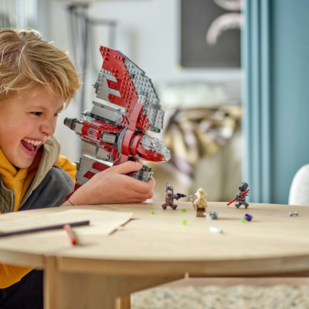 Naveta Jedi T-6 a lui Ahsoka, varsta de la 9 ani la 14 ani [3]