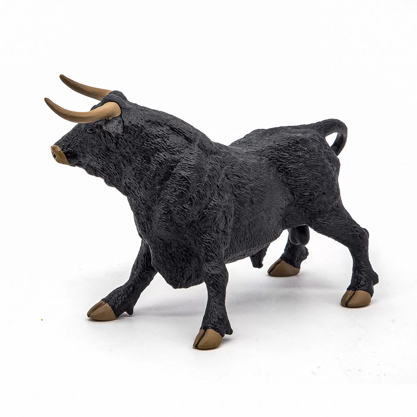 Papo figurina taurul andaluzian, varsta de la 3 ani la +15 ani [6]