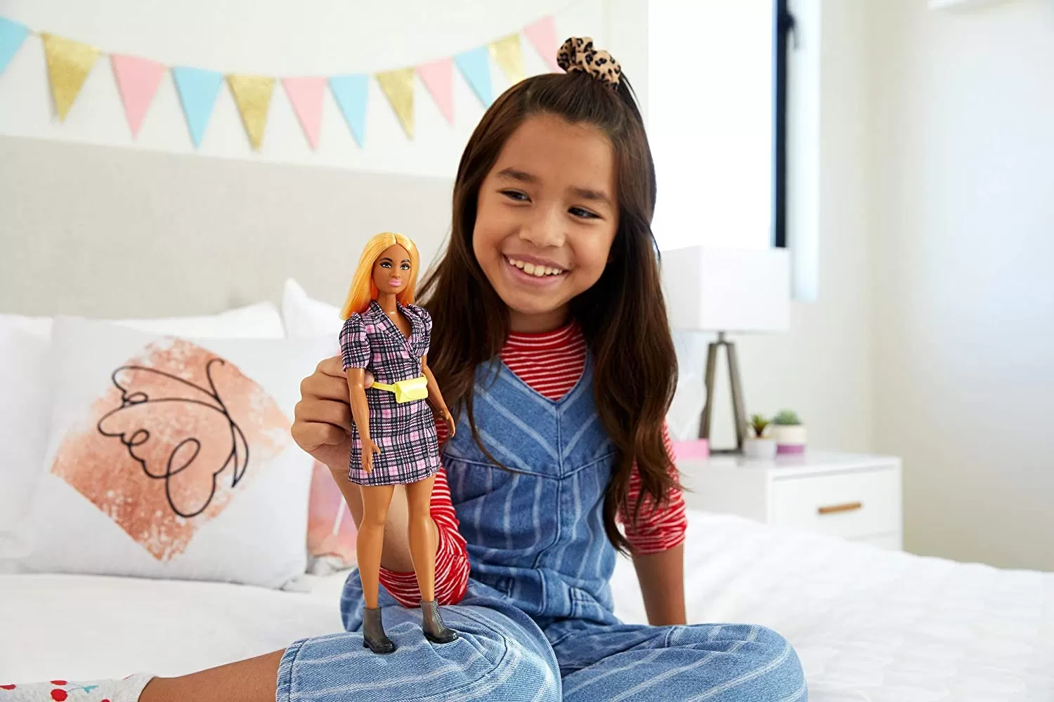 Papusa barbie fashionista cu rochie tip blazer roz in carouri, copii varsta 3 ani pana la 12 ani [2]