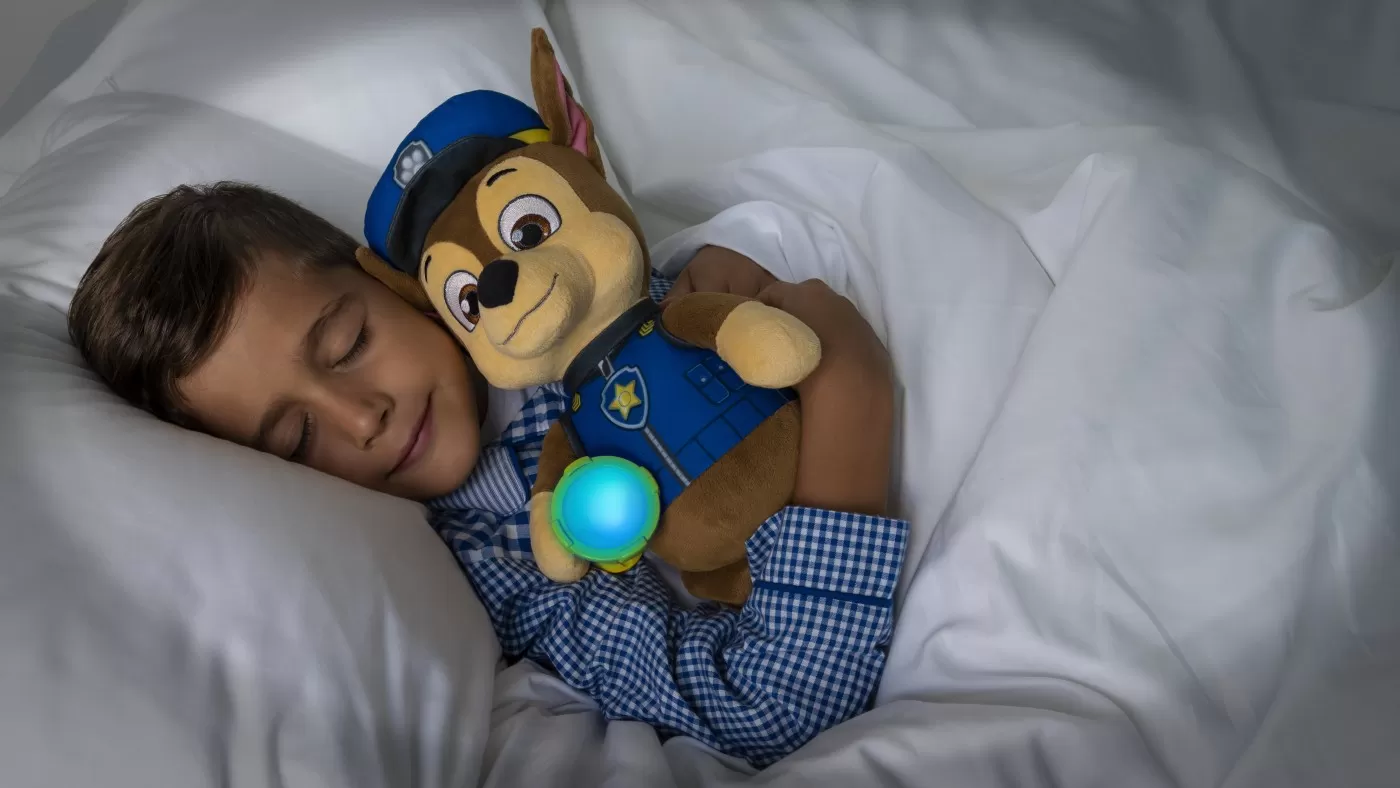 Patrula catelusilor plus snuggle up chase cu burtica luminoasa, varsta de la 3 ani la 12 ani [1]