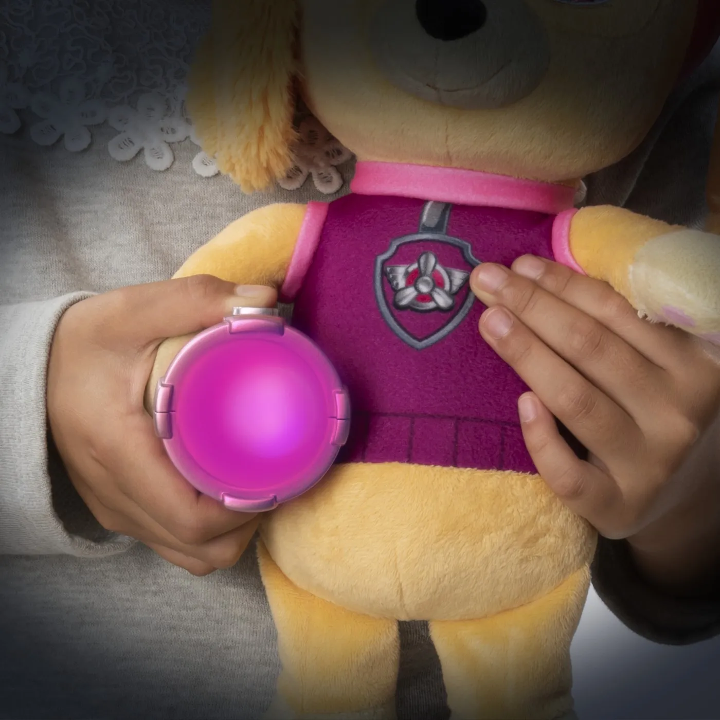 Patrula catelusilor plus snuggle up skye cu burtica luminoasa, varsta de la 3 ani la 12 ani [3]