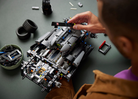 LEGO® Technic - PEUGEOT 9X8 24H Le Mans Hybrid Hypercar 42156, 1775 piese, varsta de la 14 ani la +15 ani [7]