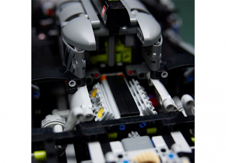 LEGO® Technic - PEUGEOT 9X8 24H Le Mans Hybrid Hypercar 42156, 1775 piese, varsta de la 14 ani la +15 ani [4]