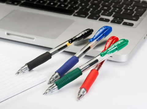 Pix cu gel cu mecanism 0.7mm g2 alb  pilot [2]