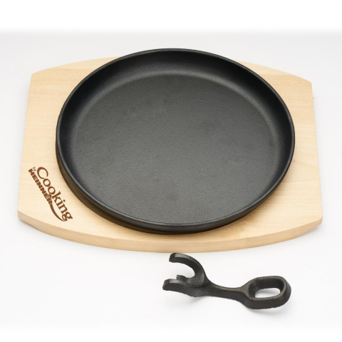 Platou servire rotund , 22 cm , fonta pura, cu maner detasabil si baza din lemn, cooking  by heinner [1]