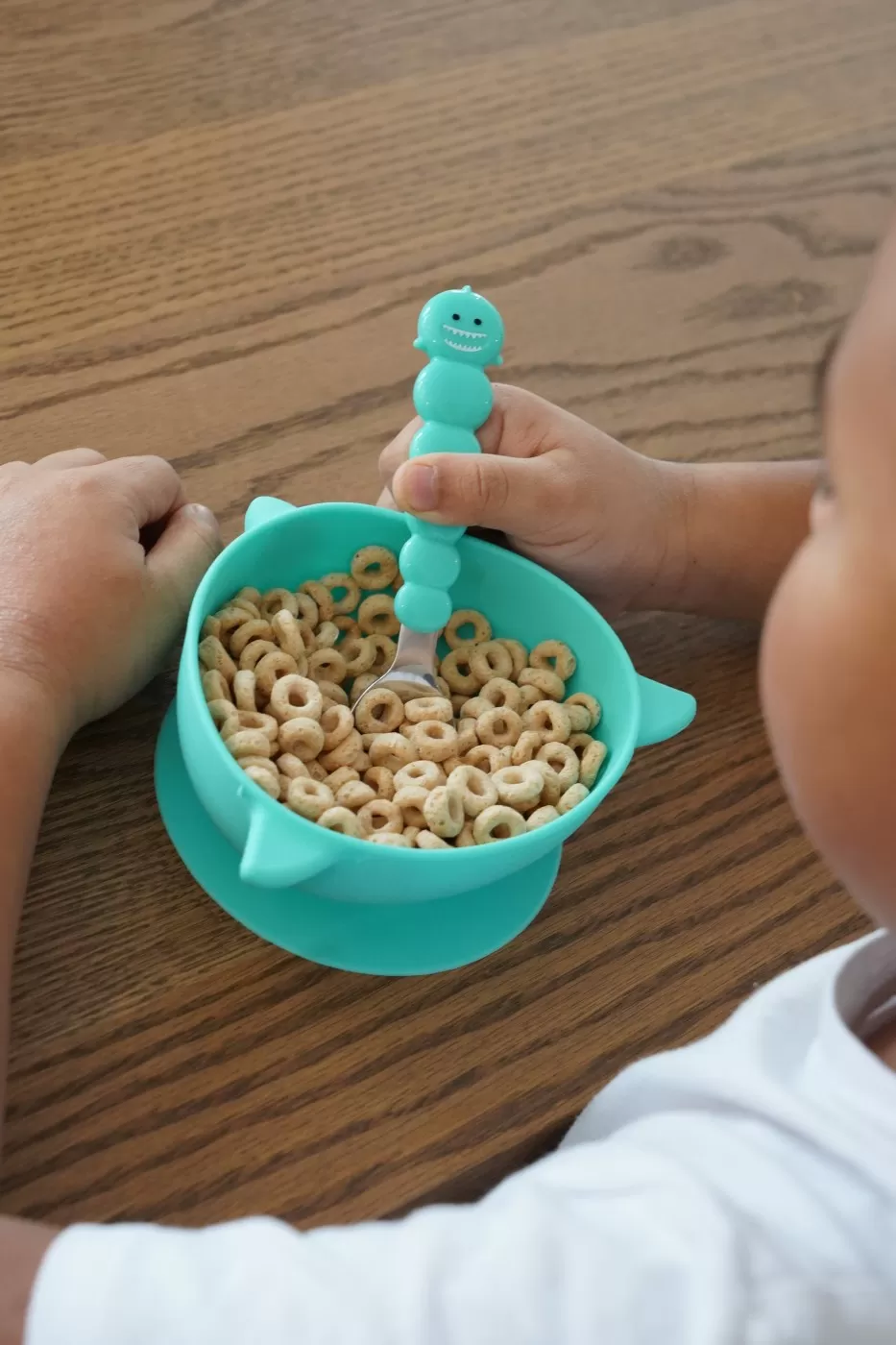 Set 2 castronele cu ventuza silicon melii model rechin, varsta de la 6 luni la 6 ani [2]