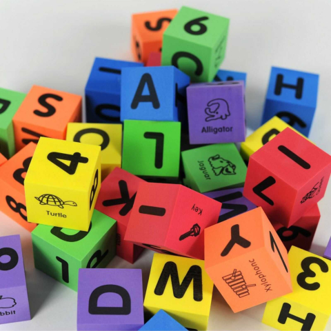 Set 30 cuburi educationale din spuma cu litere, cifre si animale. Moi, sigure si ideale pentru invatare prin joaca. [9]