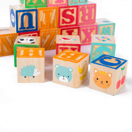 121 cuburi din lemn educative pentru construit cu litere, cifre, animale. [1]