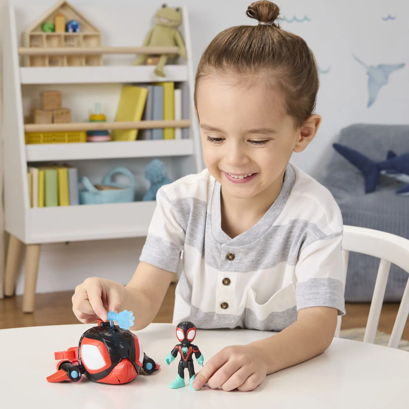Spidey si prietenii lui uimitori marvel set figurina 7.6cm si submarinul delfin, copii 3 ani-7 ani [5]