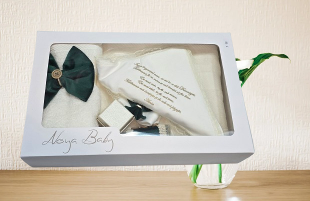 Trusou botez 8 piese cu broderie  diferite culori fete si baieti [1]