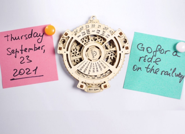 Calendar Steampunk din Lemn Ugears [3]