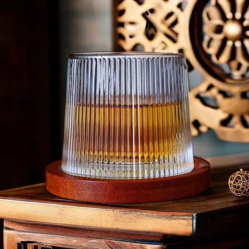 Pahar whiskey Stripes cu baza din lemn [2]