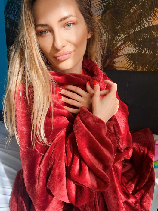 Patura cu maneci, buzunar si prindere la spate, Super Catifelata, 340g/mp, Rosie [16]