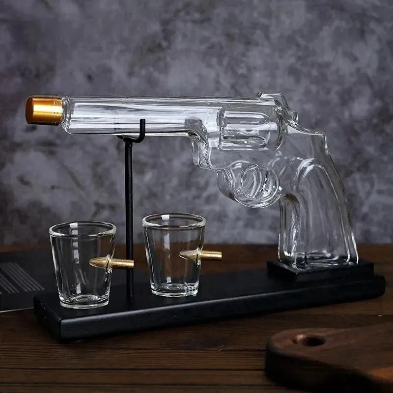 Set cadou decantor Pistol si 2 pahare cu glont [3]