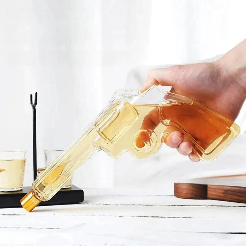 Set cadou decantor Pistol si 2 pahare cu glont [7]