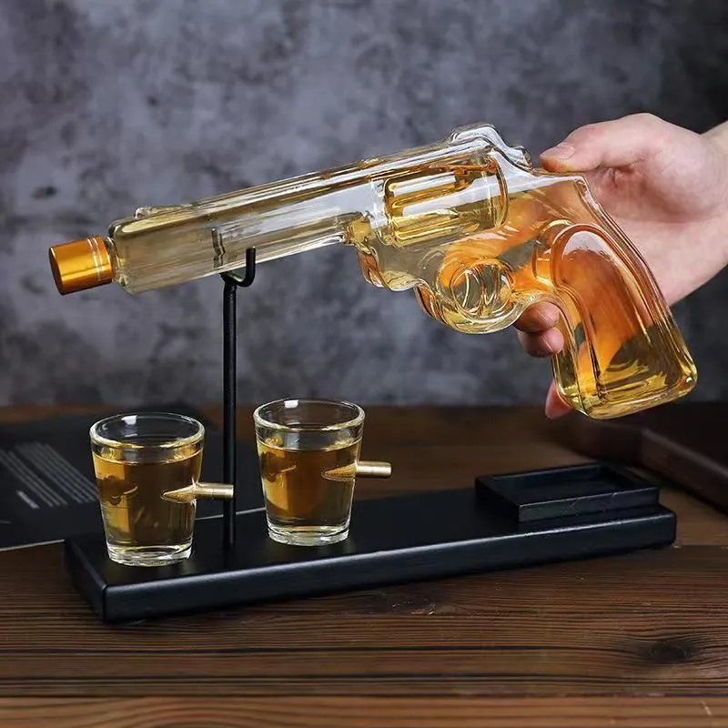 Set cadou decantor Pistol si 2 pahare cu glont [2]