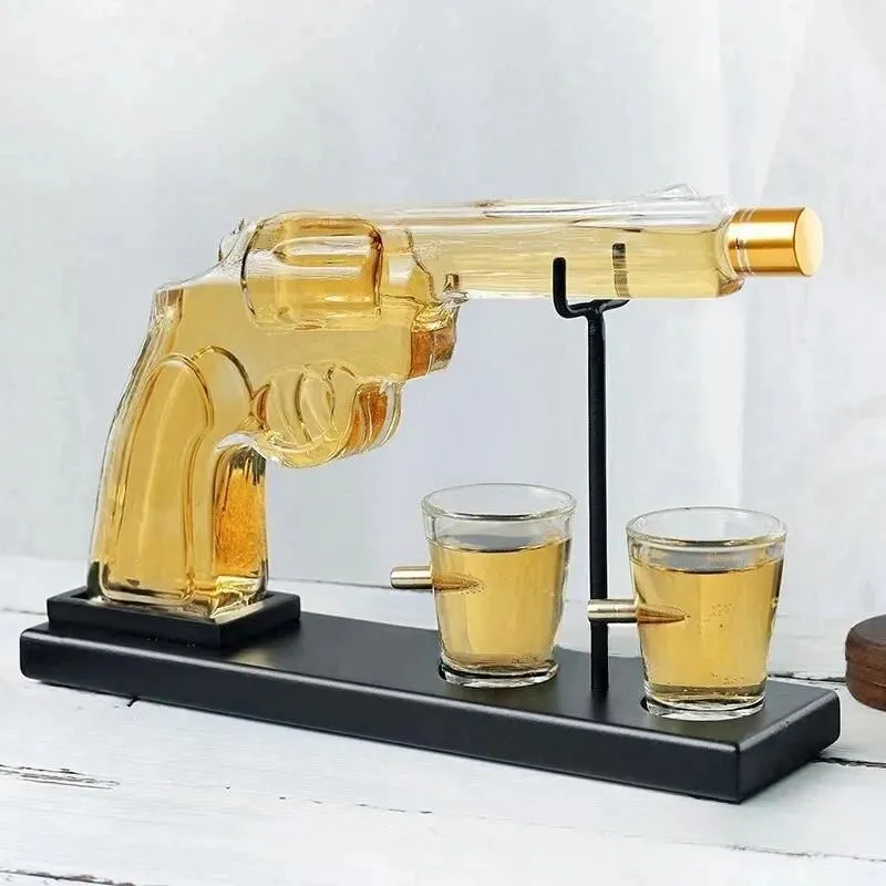 Set cadou decantor Pistol si 2 pahare cu glont [6]