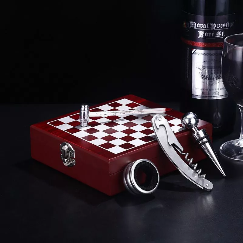 Set sah si accesorii vin Checkmate, Caseta rafinata [7]