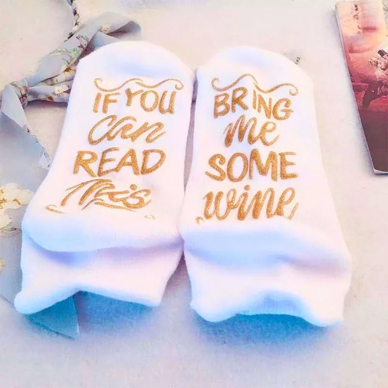 Sosete amuzante Bring Me Wine albe cu mesaj auriu [3]