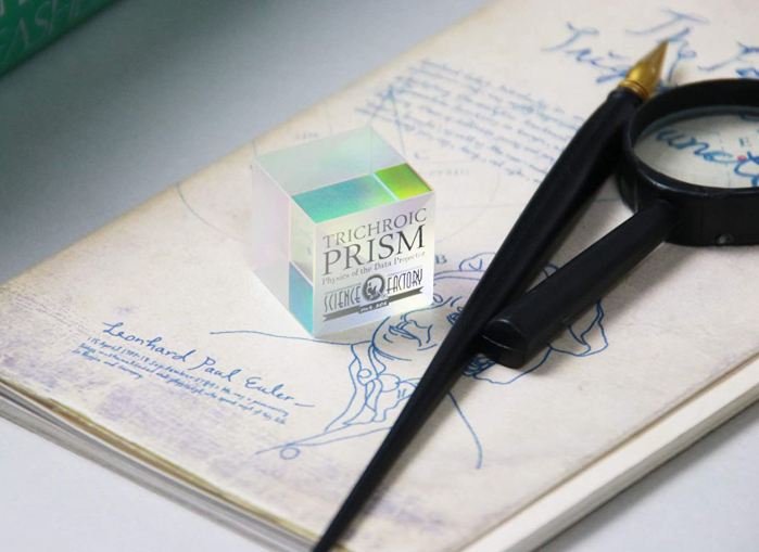 Trichroic Prism Spectacol stiintific de culoare [3]