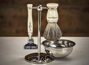 Cadouri pentru Nasi - Set cadou barbati pentru barbierit 4 piese Ebony Fit, Edwin Jagger