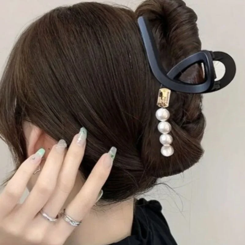 Cleste de par negru cu perle decorative [0]